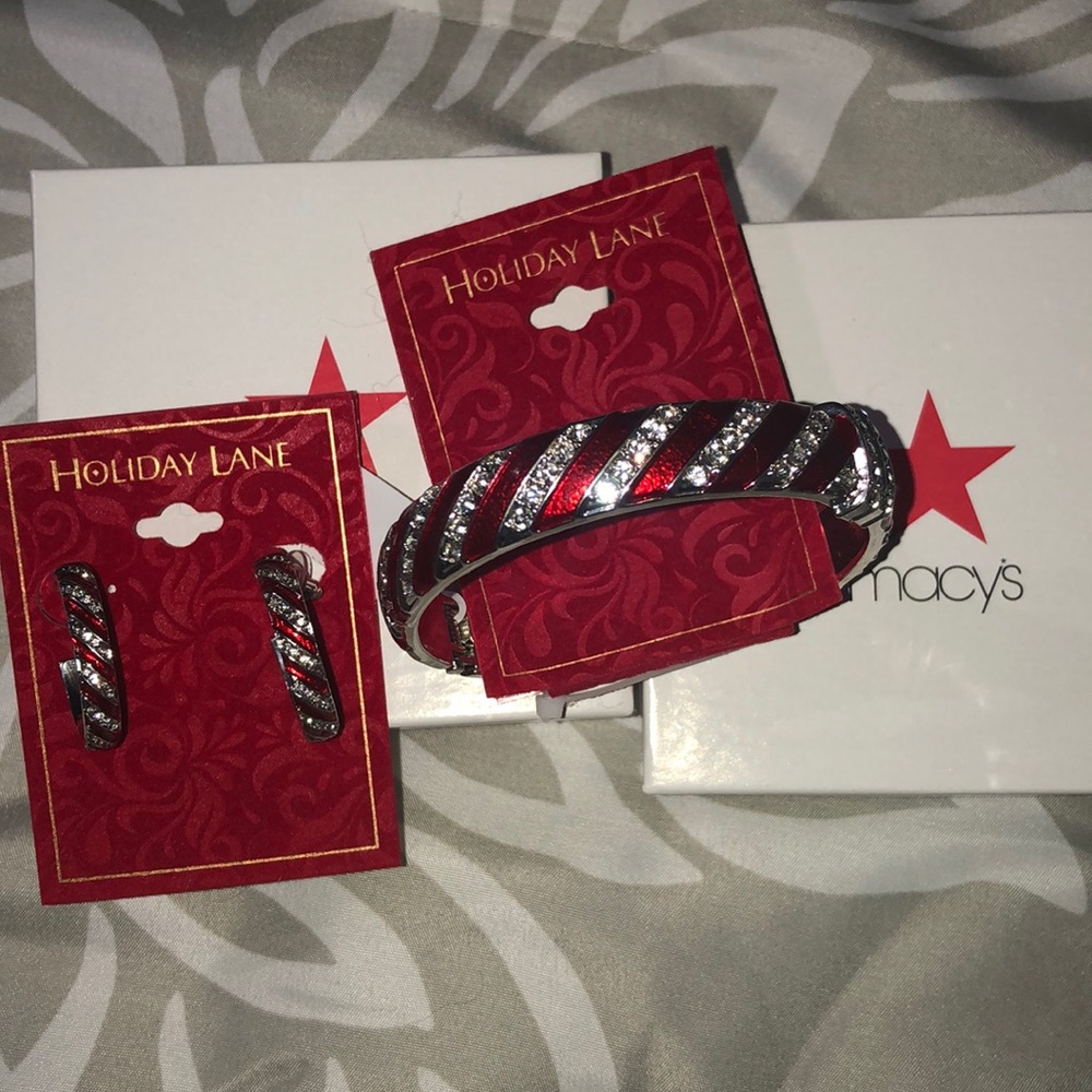 Bracelet and earrings